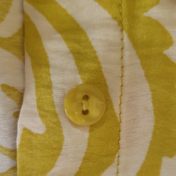 Joie Yellow & White Floral Print Cropped Camp Shirt w/ Tie Hem - Size M - Picture 4 of 9